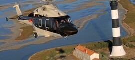 location hélicoptère - intérieur H125 avec sièges en cuir beige