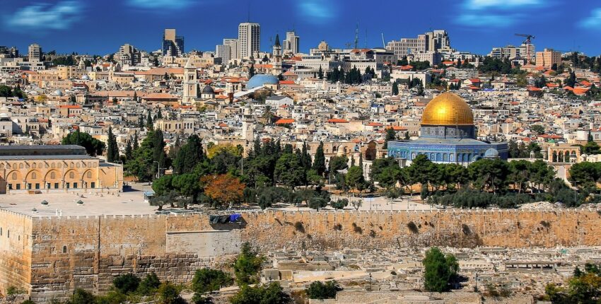القدس: استئجار طائرة خاصة 