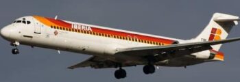 location jet privé, Avro RJ 85 à queue marine qui atterrit.