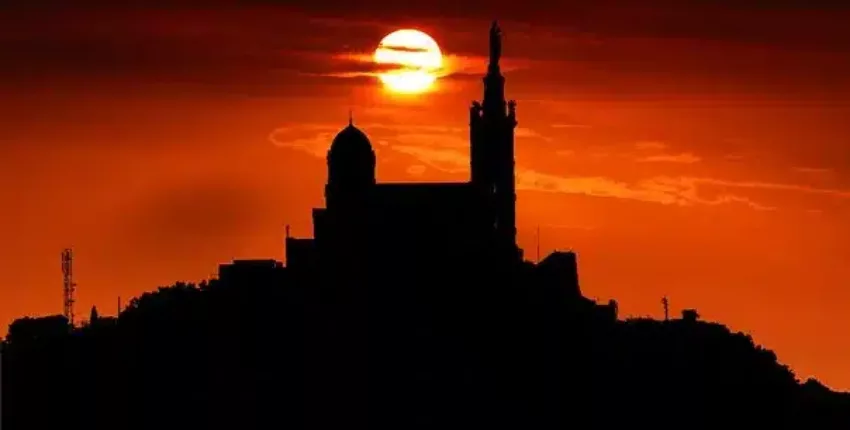 باريس - مارسيليا: استئجار طائرة خاصة