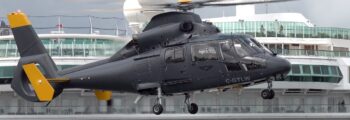 Hélicoptère H160 en vol au dessus des montagnes