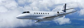 Jet privé Learjet 75 survolant New-York