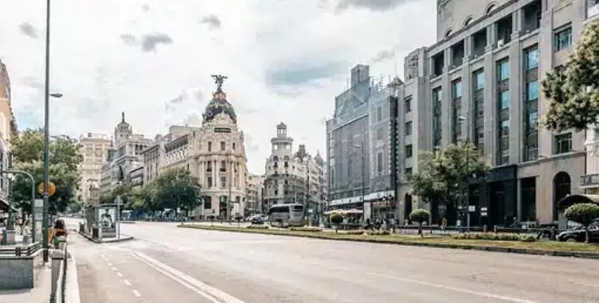 مدريد باراخاس: استئجار طائرة خاصة 