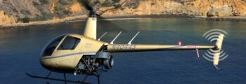 Hélicoptère H160 en vol au dessus des montagnes