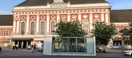 شونفيلد برلين: استئجار طائرة خاصة 