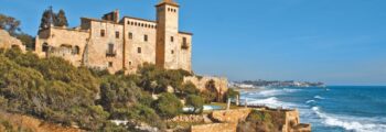 ville blanche de skyros sur une montagne