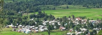 Châteauroux – Vue aérienne des champs et verdure.