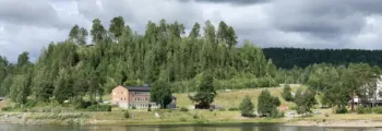 location de jet privé, Vue aérienne de l'aéroport près du lac