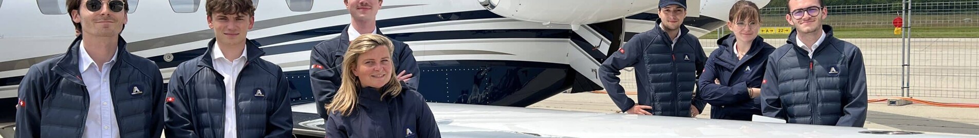ما هي الاختلافات بين وسيط الطيران مثل AEROAFFAIRES ومشغل طيران رجال الأعمال؟