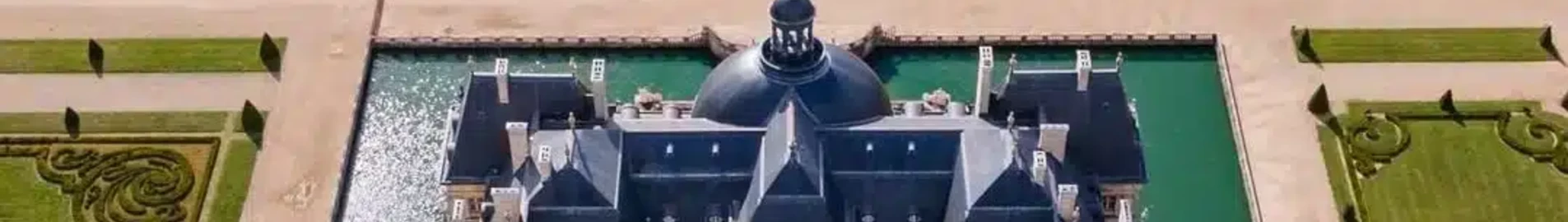 رحلة بطائرة هليكوبتر فوق قصر فو-لو-فيكومت